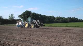 semi de maïs 2014 avec john deere 6100 et semoir monosem de 6 rangs [upl. by Hudnut]