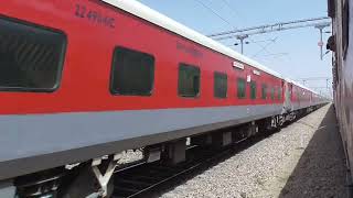 Prayagraj  Lalgarh Superfast Express crossing with BathindaJaipur Passenger at Goriyan [upl. by Sesiom]