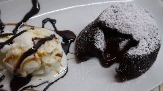 Tortini al cioccolato con cuore fondente  Chocolate lava cake recipe [upl. by Newo]