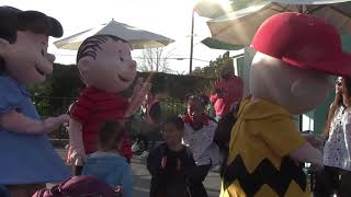 Peanuts Dance Party 22319 at Coasters Diner  Knotts Peantus Celebration [upl. by Notna]