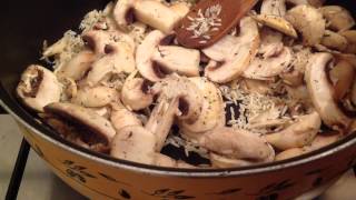 Faire un risotto aux champignons  Risotto recette [upl. by Lirret846]