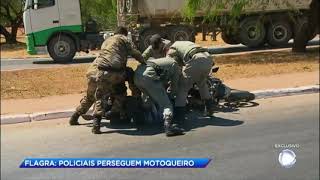 Polícia Federal joga carro contra avião de contrabandistas [upl. by Yadseut]