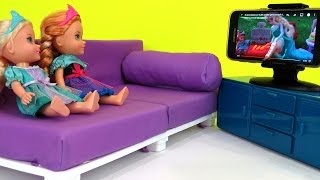 Elsa amp Anna toddlers  hotel  watching TV  Playing  vacation adventure [upl. by Faubert]