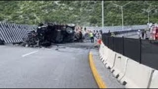 5 Fallecidos en volcadura de tráiler autopista Saltillo Monterrey Sta Catarina [upl. by Tinya]