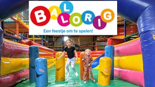 Ballorig Houten spelen in de binnenspeeltuin [upl. by Yenolem]