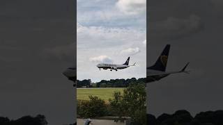 Ryanair 737 Landing Leeds Bradford Airport UK 🇬🇧 landing 737 ryanair [upl. by Bret]