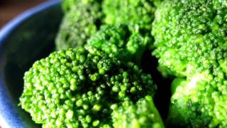 Broccoli kochen Basic Rezept Gemüse kochen einfachKochen mit Brokkoli [upl. by Eahsed]