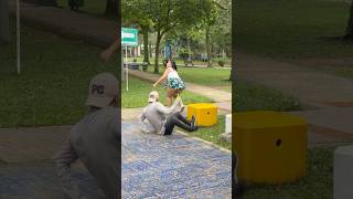 Las pelotas falsas😳🤣 broma de humor🤭 funny prank humor viralvideo shorts funnymoments [upl. by Gnohp]