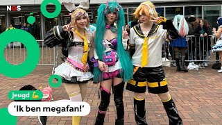 Hologrampopster Hatsune Miku treedt op in Amsterdam [upl. by Aiki]