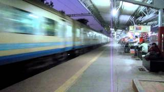 Shatabdi Express overtakes Mumbai Rajdhani Special [upl. by Arrimat]