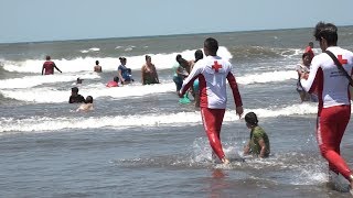 Familias de León llegan a las playas de Poneloya y Las Peñitas [upl. by Yentrok]