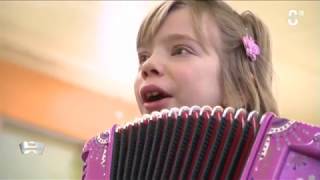 JOLIE POUPÉE RUSSE  Madlyn accordéon 8 ans  accordéon enfant Casatchok  Child accordion [upl. by Effy]