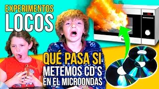 ¿QUÉ PASA SI metes 📀 CDs 📀 en el MICROONDAS 🙀 ¡¡Mira lo que ocurre EXPERIMENTOS caseros LOCOS [upl. by Negaet]