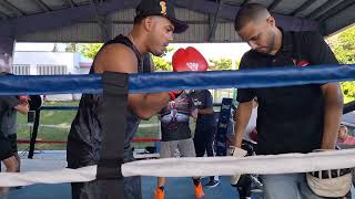 MykeTowers guantea tras adoptar gimnasio de boxeo en Puerto Rico [upl. by Ivette]