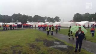 FeuerwehrNachwuchs zeigt Flagge gegen Fremdenfeindlichkeit [upl. by Calvin]