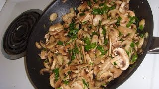 Recette  Recipe  Champignons sautés [upl. by Smiga]