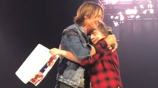 Keith Urban Invites Fan Onstage To Sing With Him  Live In Brooklyn Graffiti U Tour Full Video 4K [upl. by Halsey816]