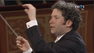 Orchestra Filarmonică din Viena condusă de Gustavo Dudamel  Dunărea albastră 2017 [upl. by Ivgnout]