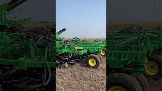 John Deere P670 Precision Air Hoe Drill and C850 Air Cart Demonstration shorts [upl. by Silvanus]