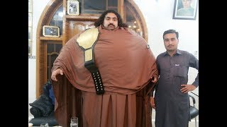 Khan Baba The Pakistani Hulk is Fake [upl. by Htedirem]