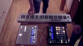 DUAL Maschine MK2 Live Performance [upl. by Dnana]