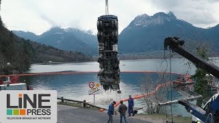 Relevage dun camion dans le lac dAnnecy  TalloiresMontmin 74  France 22 mars 2017 [upl. by Oaoj]