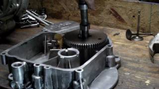 How Splash Lubrication Oil Slinger Works in Briggs and Stratton Vertical Shaft Engines [upl. by Aduhey]