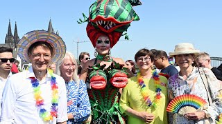 Zehntausende feiern CSD in Köln [upl. by Neehsuan]