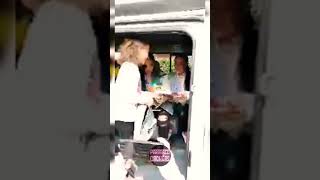 Calle y Poché firmando su libro SíSi Es Contigo [upl. by Ledoux]