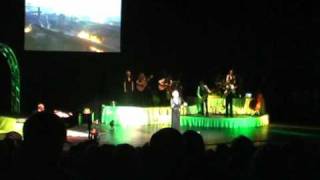 Daliah Lavi quotMutter Erde weintquot live  Friedrichstadtpalast Berlin 16032009 [upl. by Yelyr495]