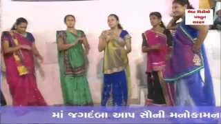 Gujarati Live Garba Song  Neh Nitarti Aankhdi Ne [upl. by Dunstan]