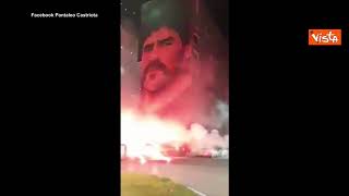 I tifosi del Napoli cantano per Maradona sotto il suo murales [upl. by Britt467]