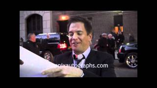 Michael Weatherly  Signing Autographs at quotThe Late Show with David Lettermanquot in NYC [upl. by Auqenet]