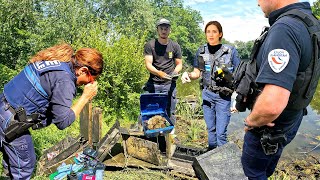 On trouve une montagne de caisses enregistreuses La Police saisit tout [upl. by Ronni]