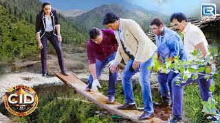 CID Team कैसे बचायेगी 300 फ़ीट खाई में गिरी लड़की को  CID TEAM  सीआईडी  Full Episode  HD [upl. by Llerrehc]