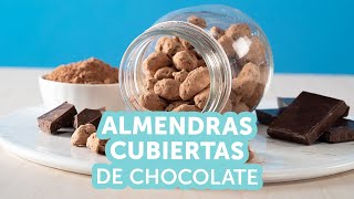 Cómo hacer Almendras Cubiertas de Chocolate ¡el snack perfecto  Recetas Kiwilimón [upl. by Kast]