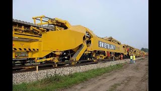 Railway track laying machine renewing a railway line 172024 Trains and tracksSwietelsky [upl. by Dahs]