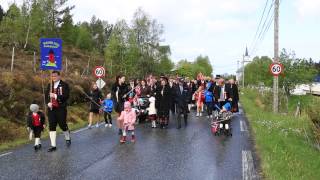 Pelle leder an i 17 mai toget [upl. by Eremehc]