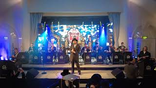 Hershy Weinberger preforming Lernin by Yaakov Shweky LIVE  with the Menagen Choir [upl. by Eliath]