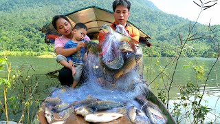 Go to the big lake and cast a net to catch many giant carp  How to trap fish [upl. by Enyal]