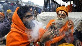 En Nepal fuman marihuana en honor al dios Shiva [upl. by Hamrnand307]