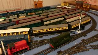 TRIANG OR LIMA OR AIRFIX OR BACHMANN MODEL RAILWAY ROLLING STOCK RUN FOUR 260224 [upl. by Sicular39]