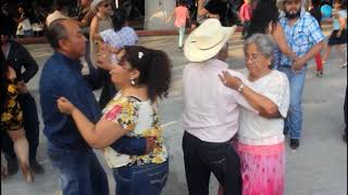 BAILE CON LOS HERMANOS ZAMARRON TEMAS DE ALTAÑO [upl. by Ettenal]