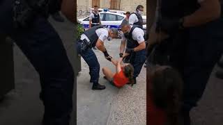 🚨 Aubenas arrestation dune femme indignée par la répression policière [upl. by Idissac]