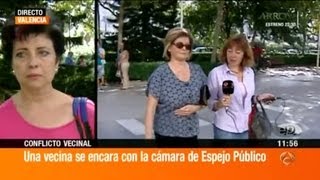 Espejo Público  Vicenta la vecina de Valencia se encara con la cámara del programa [upl. by Ybok]