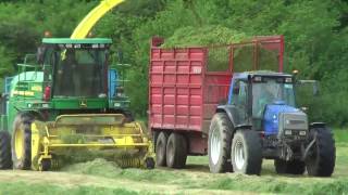 John Deere 7400 Forager with Valtras drawing Silage 2015 HD [upl. by Verner]