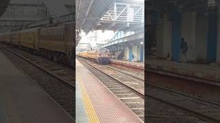 WAP 4 11401 Nandigram Express Mail Slowly passing through shorts indianrailways expresstrain [upl. by Joleen]