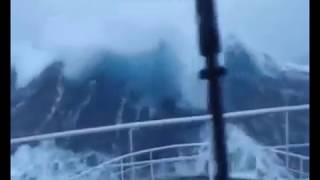 TSUNAMI CAPTADO DESDE UN BARCO [upl. by Aileen628]