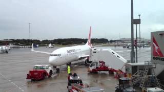 ブリスベン空港 タラップ車移動と飛行機誘導 Brisbane Airport Boarding Ramp [upl. by Chap]