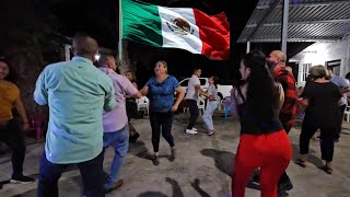 Mexicanos Bailando Con Grupo FL [upl. by Honna]